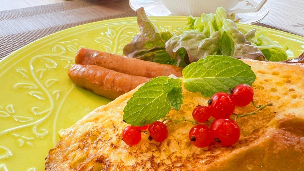مبيت وإفطار تاتيشينا بنسيون وايلد فلاورز المظهر الخارجي الصورة